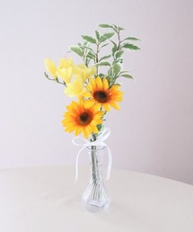 Salon de Lilas（サロンドリラ）の「花瓶付きひまわりとフリージアのブーケ（インテリア雑貨）」