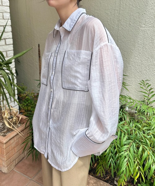 MYMOOD.(マイムード)の「ダブルポケットパイピングシアーシャツ(シャツ/ブラウス・レディース・ブラウン/オフホワイト/ブルー・FREE)」の9枚目の写真