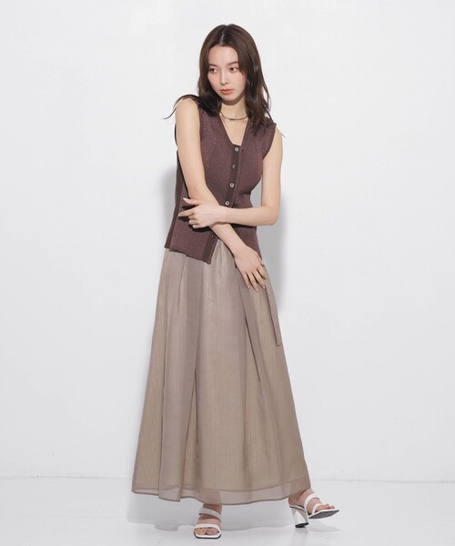 UNITED TOKYO(ユナイテッドトウキョウ)の「【新色・アイボリー入荷!】シアーストライプタックフレアスカート|夏服/ウォッシャブル/オフィスカジュアル/速乾/防シワ/UVカット/細見え(スカート・レディース・ベージュ/ブラック/アイボリー・1/2)」の5枚目の写真