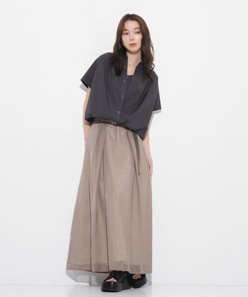 UNITED TOKYO(ユナイテッドトウキョウ)の「【新色・アイボリー入荷!】シアーストライプタックフレアスカート|夏服/ウォッシャブル/オフィスカジュアル/速乾/防シワ/UVカット/細見え(スカート・レディース・ベージュ/ブラック/アイボリー・1/2)」の6枚目の写真