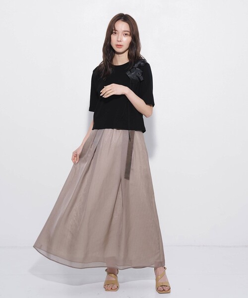 UNITED TOKYO(ユナイテッドトウキョウ)の「【新色・アイボリー入荷!】シアーストライプタックフレアスカート|夏服/ウォッシャブル/オフィスカジュアル/速乾/防シワ/UVカット/細見え(スカート・レディース・ベージュ/ブラック/アイボリー・1/2)」の7枚目の写真