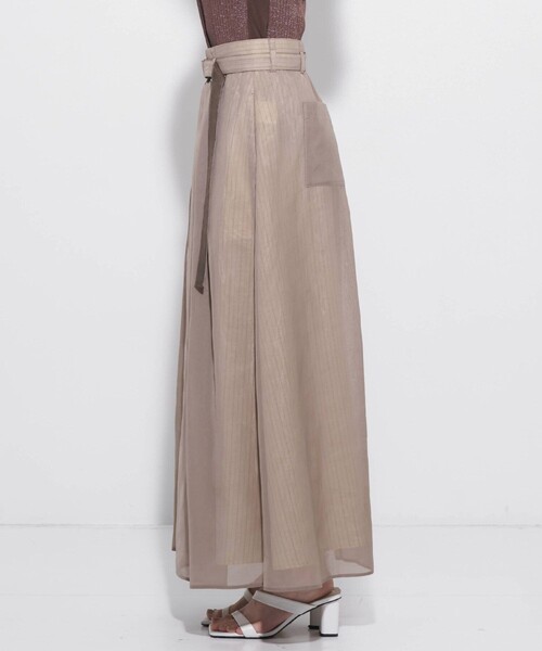 UNITED TOKYO(ユナイテッドトウキョウ)の「【新色・アイボリー入荷!】シアーストライプタックフレアスカート|夏服/ウォッシャブル/オフィスカジュアル/速乾/防シワ/UVカット/細見え(スカート・レディース・ベージュ/ブラック/アイボリー・1/2)」の9枚目の写真