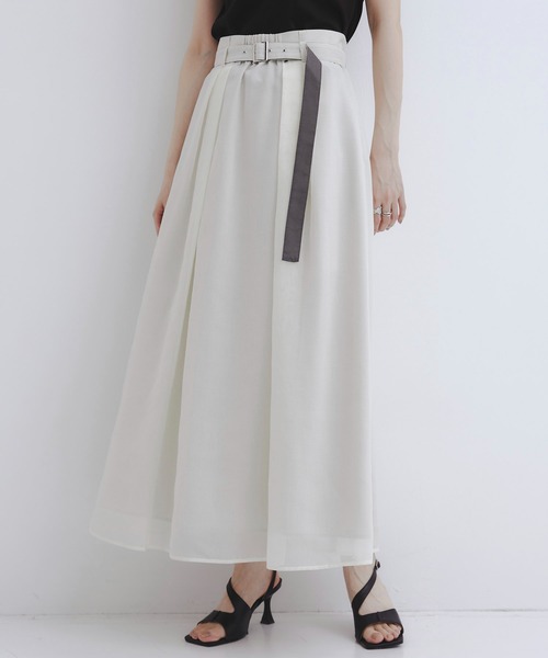 UNITED TOKYO(ユナイテッドトウキョウ)の「【新色・アイボリー入荷!】シアーストライプタックフレアスカート|夏服/ウォッシャブル/オフィスカジュアル/速乾/防シワ/UVカット/細見え(スカート・レディース・ベージュ/ブラック/アイボリー・1/2)」の2枚目の写真