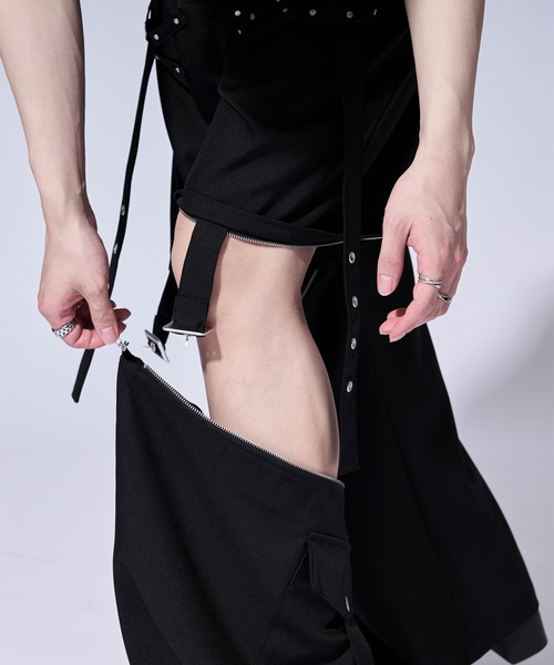 Ellno Loset(エルノロゼット)の「【無味コラボ】2wayハトメベルトデザインカーゴパンツ(カーゴパンツ・メンズ・ブラック・LARGE/MEDIUM/SMALL)」の2枚目の写真
