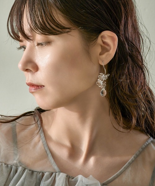 Kana(カナ)の「クリアフラワードロップボリュームウェーブピアス パーティー 結婚式 お呼ばれ オケージョン(ピアス(両耳用)・レディース・ゴールド/シルバー・フリー)」の14枚目の写真