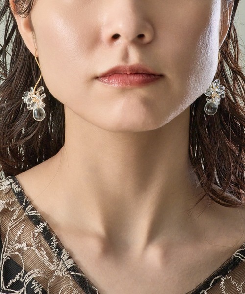 Kana(カナ)の「クリアフラワードロップボリュームウェーブピアス パーティー 結婚式 お呼ばれ オケージョン(ピアス(両耳用)・レディース・ゴールド/シルバー・フリー)」の12枚目の写真