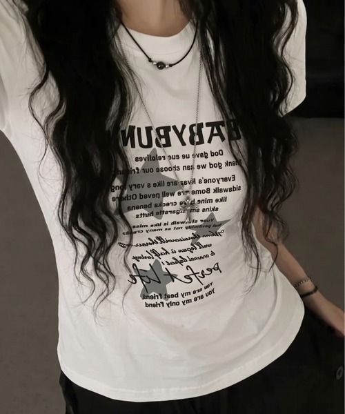 SHEPP(シープ)の「スターモチーフフロント英字ロゴプリント コンパクト半袖Tシャツ【6色展開】(Tシャツ/カットソー・レディース・サックスブルー/ピンク/イエロー/ダークグレー/ホワイト/ブラック・F)」の1枚目の写真