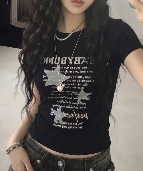 SHEPP(シープ)の「スターモチーフフロント英字ロゴプリント コンパクト半袖Tシャツ【6色展開】(Tシャツ/カットソー・レディース・サックスブルー/ピンク/イエロー/ダークグレー/ホワイト/ブラック・F)」の2枚目の写真