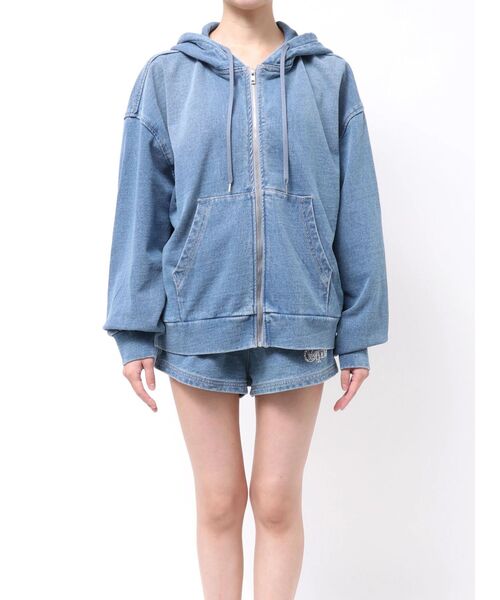 GYDA(ジェイダ)の「BACK GYDAラインストーンカットデニムパーカー(パーカー・レディース・ライトブルー・FREE)」の9枚目の写真