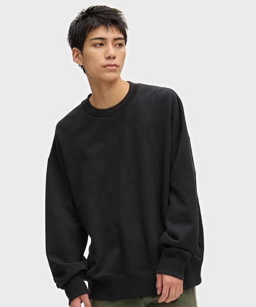 FRED PERRY(フレッドペリー)の「Oversized Tipped Sweatshirt/オーバーサイズティップドスウェット(スウェット・メンズ・ブラウン/グレー/ブラック・L/M/S)」の2枚目の写真