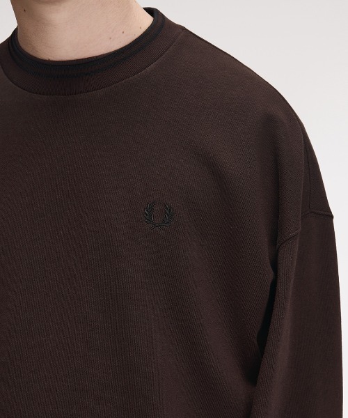 FRED PERRY(フレッドペリー)の「Oversized Tipped Sweatshirt/オーバーサイズティップドスウェット(スウェット・メンズ・ブラウン/グレー/ブラック・L/M/S)」の16枚目の写真