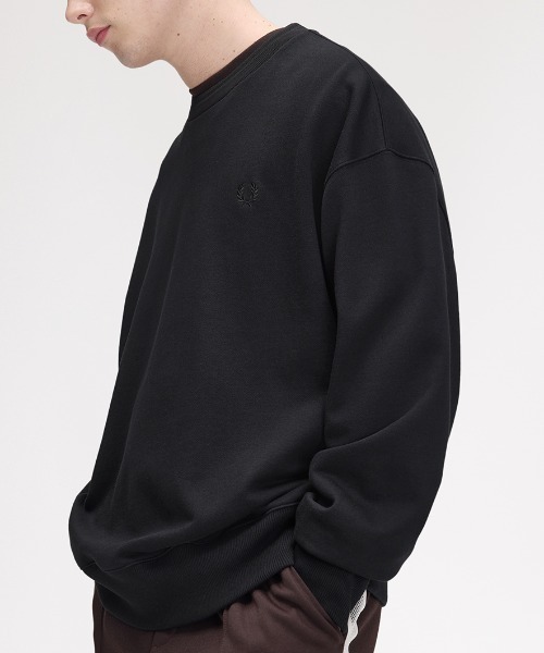 FRED PERRY(フレッドペリー)の「Oversized Tipped Sweatshirt/オーバーサイズティップドスウェット(スウェット・メンズ・ブラウン/グレー/ブラック・L/M/S)」の4枚目の写真