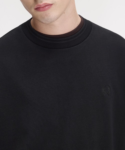 FRED PERRY(フレッドペリー)の「Oversized Tipped Sweatshirt/オーバーサイズティップドスウェット(スウェット・メンズ・ブラウン/グレー/ブラック・L/M/S)」の5枚目の写真
