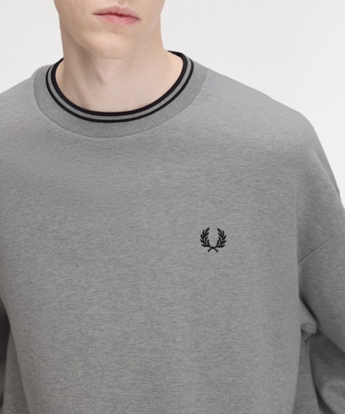 FRED PERRY(フレッドペリー)の「Oversized Tipped Sweatshirt/オーバーサイズティップドスウェット(スウェット・メンズ・ブラウン/グレー/ブラック・L/M/S)」の10枚目の写真