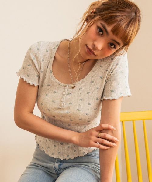 anap mimpi(アナップミンピ)の「小花柄 ヘンリーネック Tシャツ(Tシャツ/カットソー・レディース・ホワイト/グレー/ブルー・F)」の18枚目の写真