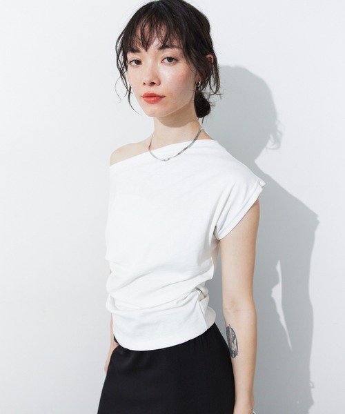 HANNE(アン)の「オフショルサイドギャザーTEE(Tシャツ/カットソー・レディース・ホワイト/ホワイト×ブラック/ブラック・FREE)」の18枚目の写真