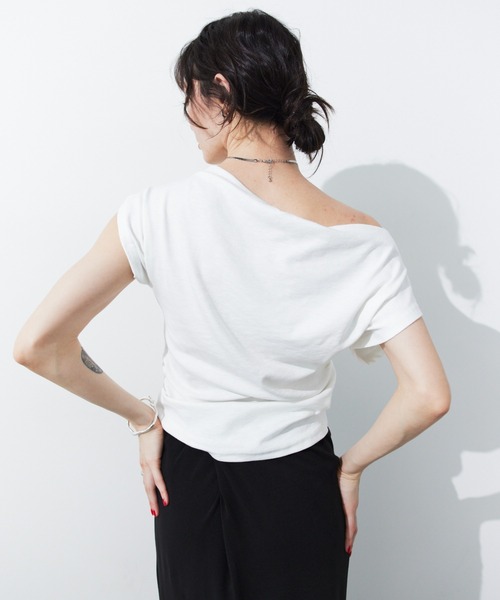HANNE(アン)の「オフショルサイドギャザーTEE(Tシャツ/カットソー・レディース・ホワイト/ホワイト×ブラック/ブラック・FREE)」の20枚目の写真