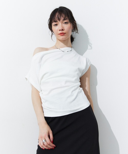 HANNE(アン)の「オフショルサイドギャザーTEE(Tシャツ/カットソー・レディース・ホワイト/ホワイト×ブラック/ブラック・FREE)」の16枚目の写真
