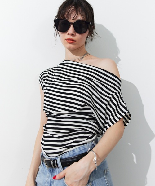HANNE(アン)の「オフショルサイドギャザーTEE(Tシャツ/カットソー・レディース・ホワイト/ホワイト×ブラック/ブラック・FREE)」の11枚目の写真