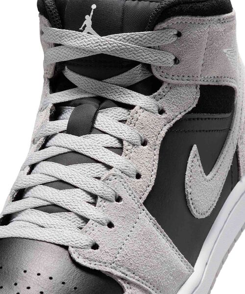 JORDAN BRAND(ジョーダンブランド)の「エア ジョーダン 1 MID メンズシューズ / Air Jordan 1 Mid Men's Shoes DQ8426-008 Light Smoke Grey(スニーカー・メンズ・スモークグレー・28.5/26/25.5/25/28/27.5/27/26.5/30/29.5/29)」の10枚目の写真
