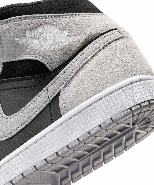 JORDAN BRAND(ジョーダンブランド)の「エア ジョーダン 1 MID メンズシューズ / Air Jordan 1 Mid Men's Shoes DQ8426-008 Light Smoke Grey(スニーカー・メンズ・スモークグレー・28.5/26/25.5/25/28/27.5/27/26.5/30/29.5/29)」の11枚目の写真