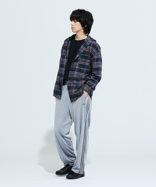 adidas(アディダス)の「FB TPベロア / ファイヤーバード トラックパンツ ベロア / ジャージ / アディダスオリジナルス adidas Originals(その他パンツ・メンズ・グレー系その他・XX-LARGE/XX-SMALL/3XL/LARGE/MEDIUM/SMALL/X-LARGE/X-SMALL)」の2枚目の写真