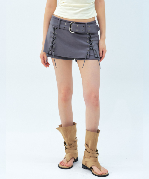 LIE MEQUE(リメーク)の「アイレットベルトミニスカートパンツグレー(スカート・レディース・グレー・SMALL/MEDIUM)」の1枚目の写真