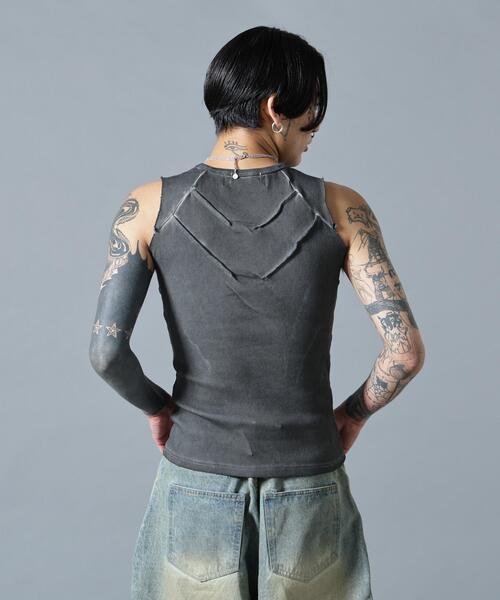 L.H.P(エルエイチピー)の「MAVYTH/メヴィス/DISTORT STITCH NOSLEEVES(Tシャツ/カットソー・レディース・ベージュ/ブラック・L/M)」の8枚目の写真