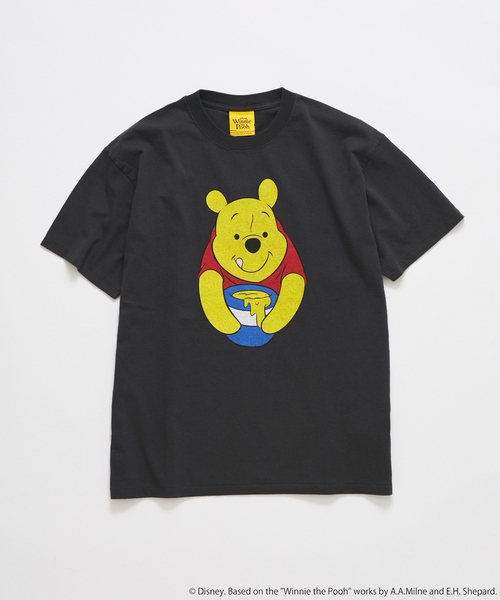 Disney(ディズニー)の「Disney / ディズニー キャラクター Tシャツ(Tシャツ/カットソー・メンズ・ブラック/パープル/ブラウン/グリーン/アイボリー/ブラックミックス/ブラック系その他/ブルー系その他・SMALL/MEDIUM/LARGE)」の4枚目の写真