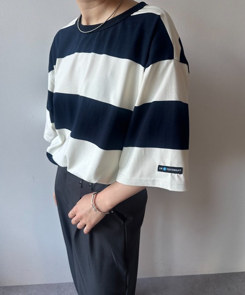 OK YESTERDAY(オッケーイエスタデイ)の「ワイドボーダーTシャツ(Tシャツ/カットソー・レディース・グレー/ネイビー/ブラック・MEDIUM/LARGE)」の3枚目の写真