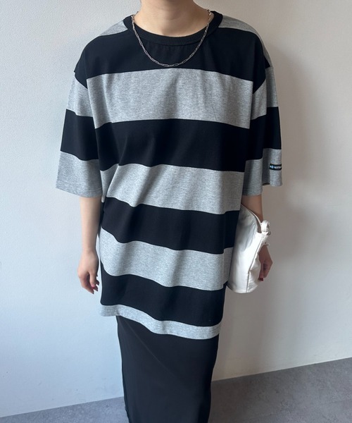 OK YESTERDAY(オッケーイエスタデイ)の「ワイドボーダーTシャツ(Tシャツ/カットソー・レディース・グレー/ネイビー/ブラック・MEDIUM/LARGE)」の2枚目の写真
