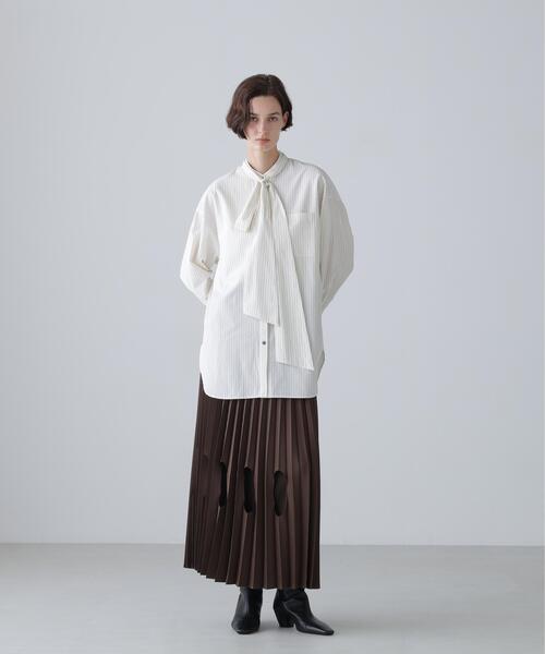 ADORE（アドーア）の「◆ワイドボゥブラウス（シャツ/ブラウス・レディース・ブラック/ブルー/ホワイト・38）」の11枚目の写真
