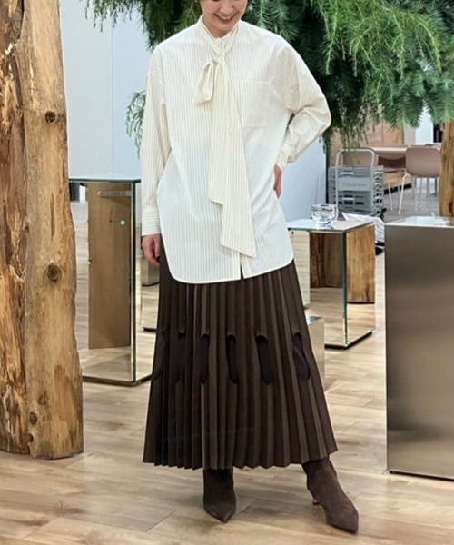 ADORE（アドーア）の「◆ワイドボゥブラウス（シャツ/ブラウス・レディース・ブラック/ブルー/ホワイト・38）」の4枚目の写真