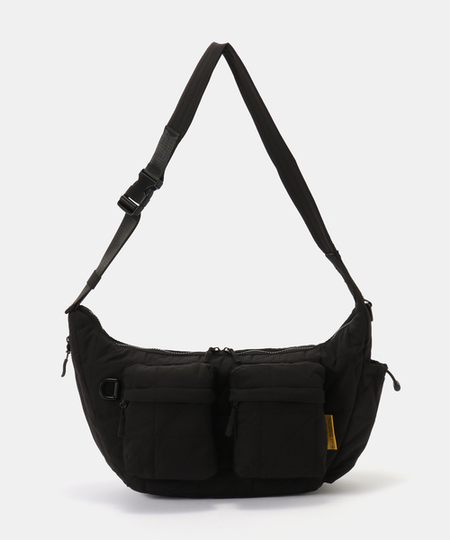 KiU(キウ)の「【KiU/キウ】 PADDED W-POCKET SHOULDER BAG(ショルダーバッグ・レディース・ブラック・FREE)」の1枚目の写真