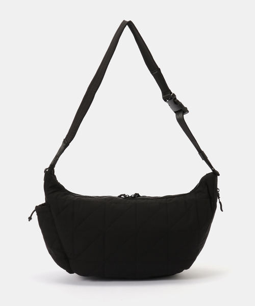 KiU(キウ)の「【KiU/キウ】 PADDED W-POCKET SHOULDER BAG(ショルダーバッグ・レディース・ブラック・FREE)」の9枚目の写真