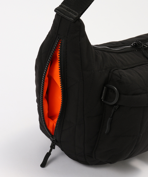 KiU(キウ)の「【KiU/キウ】 PADDED W-POCKET SHOULDER BAG(ショルダーバッグ・レディース・ブラック・FREE)」の15枚目の写真