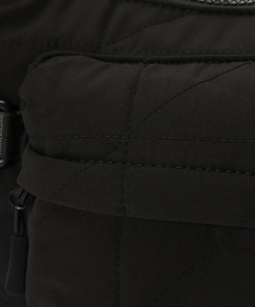 KiU(キウ)の「【KiU/キウ】 PADDED W-POCKET SHOULDER BAG(ショルダーバッグ・レディース・ブラック・FREE)」の7枚目の写真