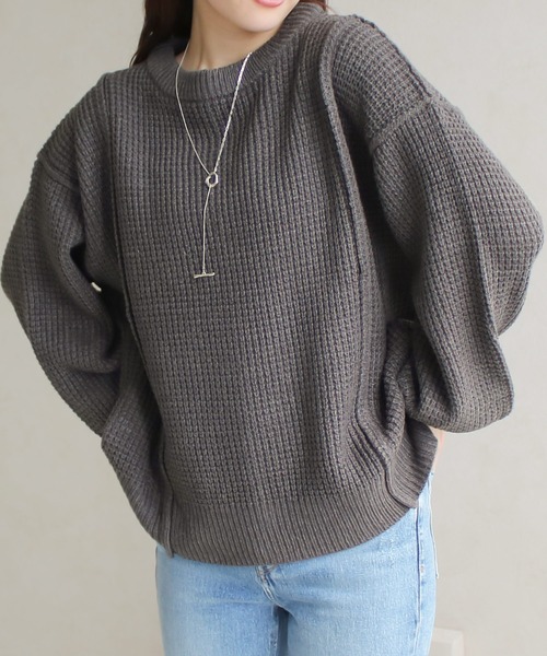NYLAUS(ナイラス)の「【SG】ワッフルニット トップス プルオーバー(ニット/セーター・レディース・アイボリー/チャコールグレー・FREE)」の3枚目の写真