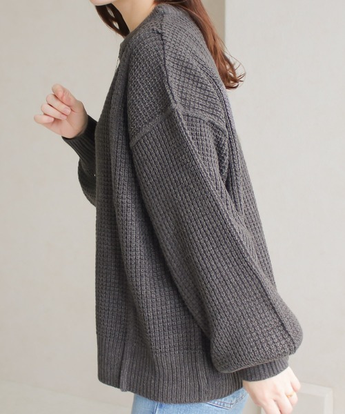 NYLAUS(ナイラス)の「【SG】ワッフルニット トップス プルオーバー(ニット/セーター・レディース・アイボリー/チャコールグレー・FREE)」の7枚目の写真