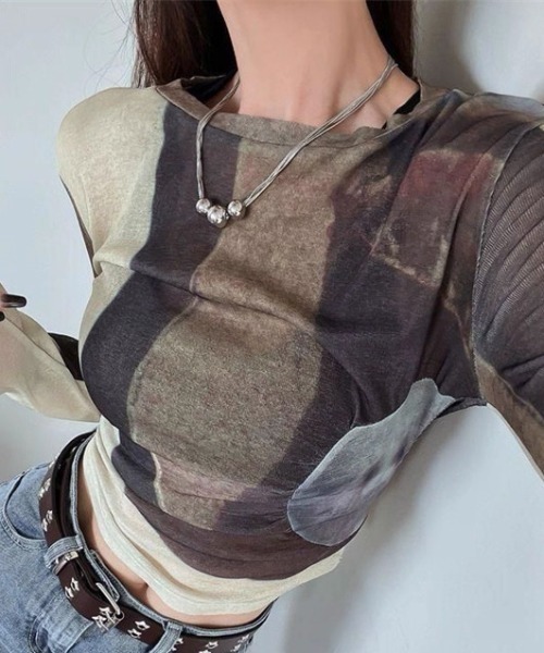ampm(エーエムピーエム)の「アブストラクト柄シアー ロングスリーブトップス(Tシャツ/カットソー・レディース・ブラウン・FREE)」の4枚目の写真