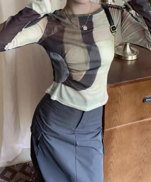 ampm(エーエムピーエム)の「アブストラクト柄シアー ロングスリーブトップス(Tシャツ/カットソー・レディース・ブラウン・FREE)」の19枚目の写真