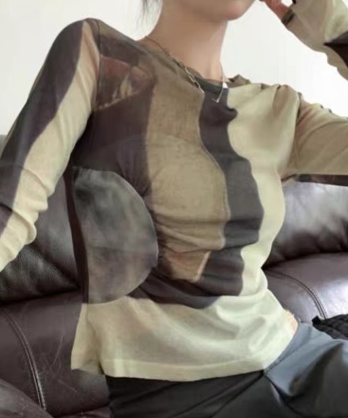 ampm(エーエムピーエム)の「アブストラクト柄シアー ロングスリーブトップス(Tシャツ/カットソー・レディース・ブラウン・FREE)」の21枚目の写真
