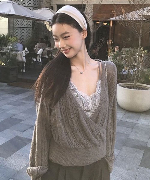 Teem Store(チームストア)の「【セット/レイヤード】レースキャミ×カシュクールケーブルニット(ニット/セーター・レディース・ホワイト/グレー/ピンク・M)」の12枚目の写真