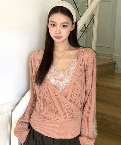 Teem Store(チームストア)の「【セット/レイヤード】レースキャミ×カシュクールケーブルニット(ニット/セーター・レディース・ホワイト/グレー/ピンク・M)」の9枚目の写真