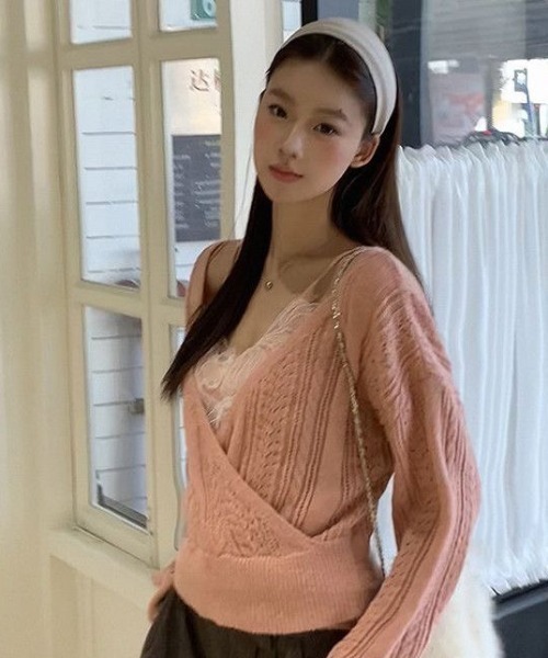 Teem Store(チームストア)の「【セット/レイヤード】レースキャミ×カシュクールケーブルニット(ニット/セーター・レディース・ホワイト/グレー/ピンク・M)」の7枚目の写真