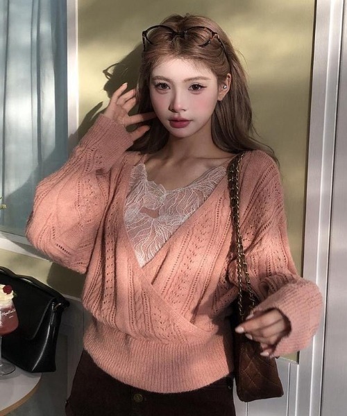 Teem Store(チームストア)の「【セット/レイヤード】レースキャミ×カシュクールケーブルニット(ニット/セーター・レディース・ホワイト/グレー/ピンク・M)」の6枚目の写真
