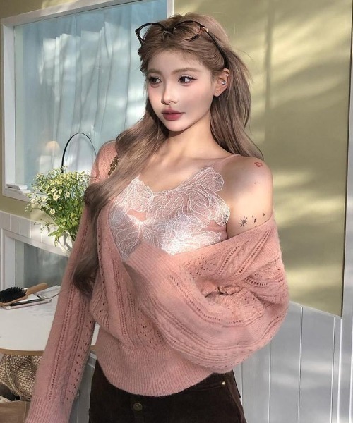 Teem Store(チームストア)の「【セット/レイヤード】レースキャミ×カシュクールケーブルニット(ニット/セーター・レディース・ホワイト/グレー/ピンク・M)」の4枚目の写真