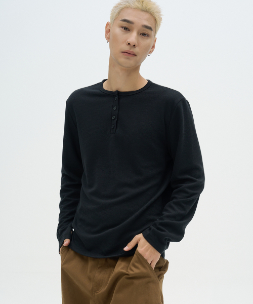 PLACESTUDIOMAN(プレイススタジオメンズ)の「コンフォートベーシックヘンリーネックセミオーバーフィットコットンロングスリーブデイリーTシャツ_3COLOR(Tシャツ/カットソー・メンズ・グレー/カーキ/ブラック・FREE)」の9枚目の写真