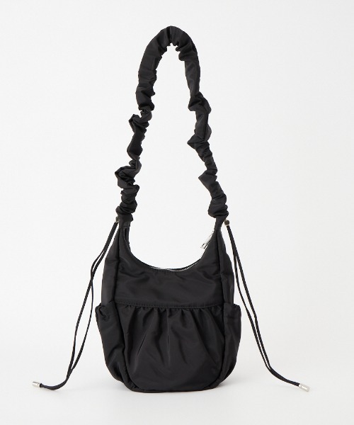 OUTDOOR PRODUCTS（アウトドアプロダクツ）の「[OUTDOOR PRODUCTS/アウトドアプロダクツ] エッグナイロンショルダーバッグ（ショルダーバッグ・レディース・レッド/ブラック・F）」の7枚目の写真