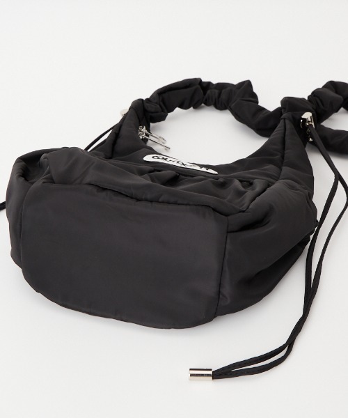 OUTDOOR PRODUCTS（アウトドアプロダクツ）の「[OUTDOOR PRODUCTS/アウトドアプロダクツ] エッグナイロンショルダーバッグ（ショルダーバッグ・レディース・レッド/ブラック・F）」の9枚目の写真